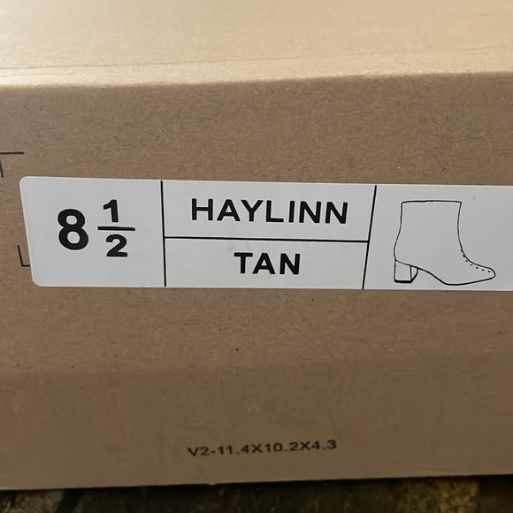 Journee Collection Haylinn Tan Zip up bootie- Tru Comfort Foam Insole- size 8.5 - Picture 7 of 13